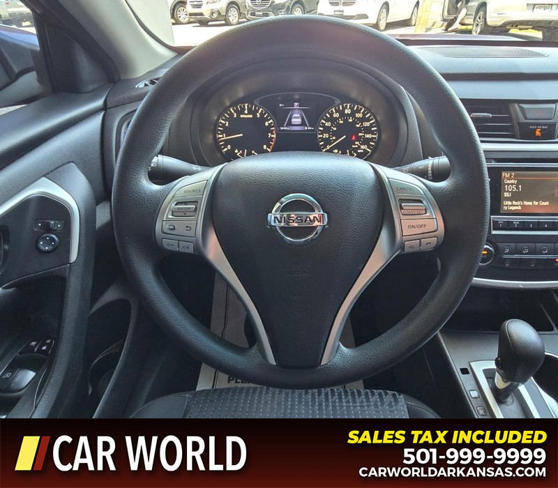 Nissan Altima Vehicle Full-screen Gallery Image 15