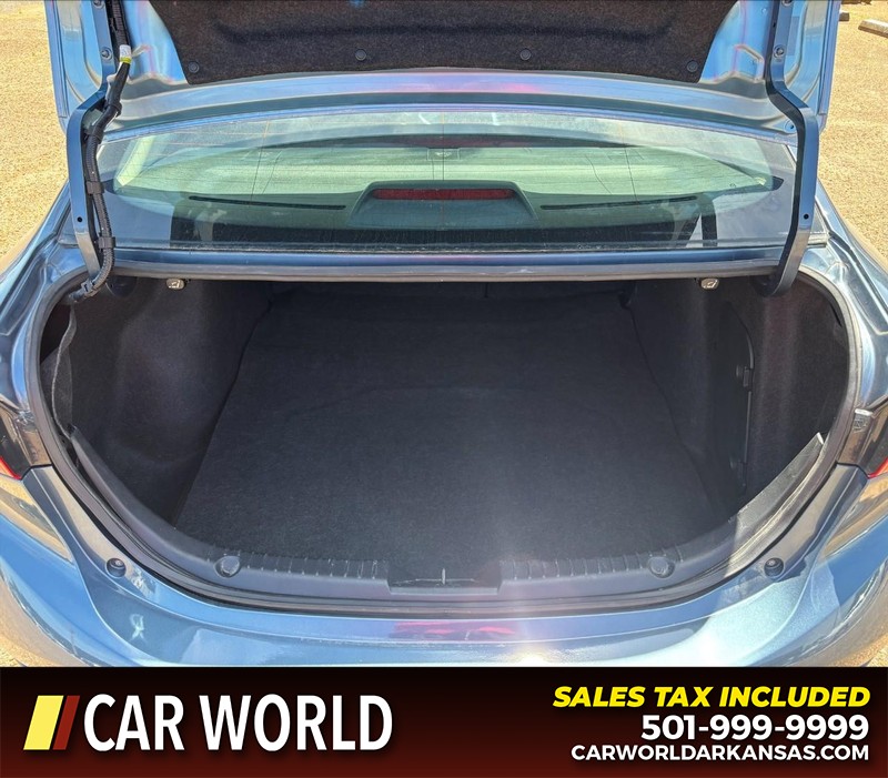 Mazda Mazda3 Sedan Vehicle Full-screen Gallery Image 6
