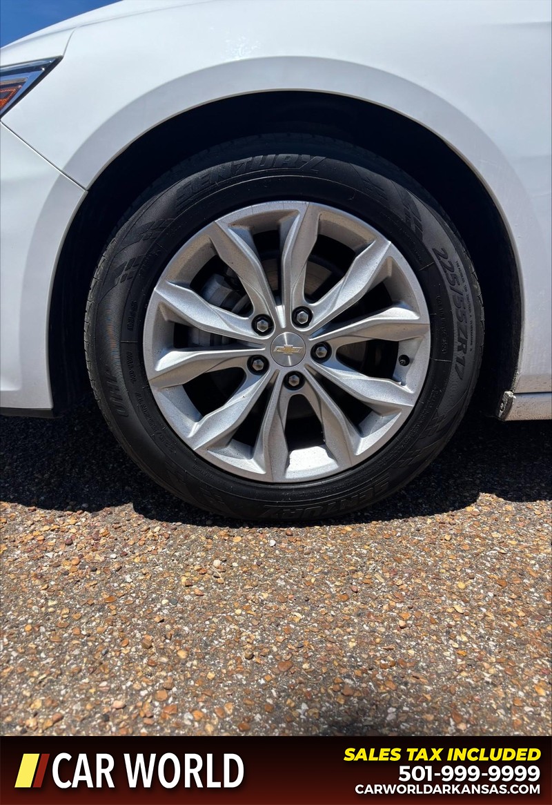 Chevrolet Malibu Vehicle Full-screen Gallery Image 11