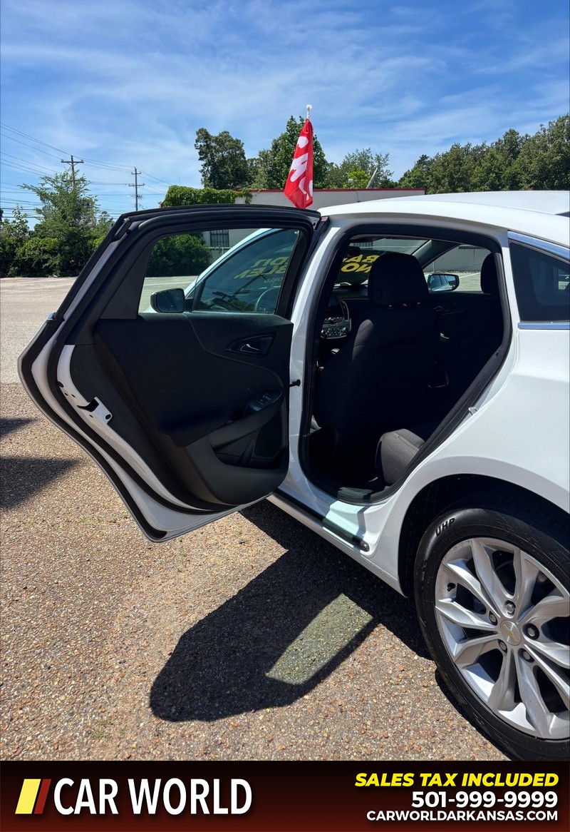 Chevrolet Malibu Vehicle Full-screen Gallery Image 14