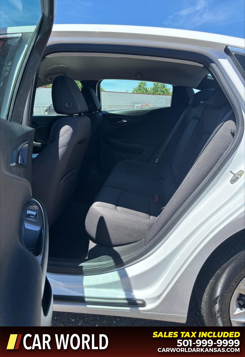 Chevrolet Malibu Vehicle Full-screen Gallery Image 15