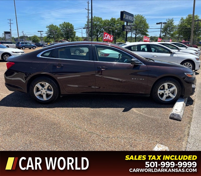 Chevrolet Malibu Vehicle Full-screen Gallery Image 2