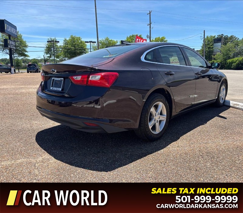 Chevrolet Malibu Vehicle Full-screen Gallery Image 3
