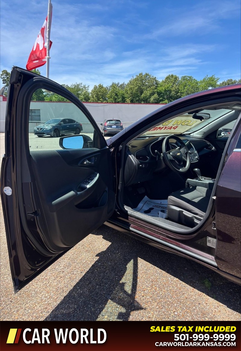 Chevrolet Malibu Vehicle Full-screen Gallery Image 12