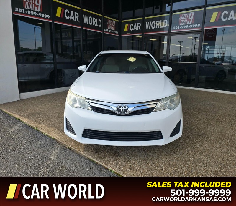 Toyota Camry Vehicle Full-screen Gallery Image 2