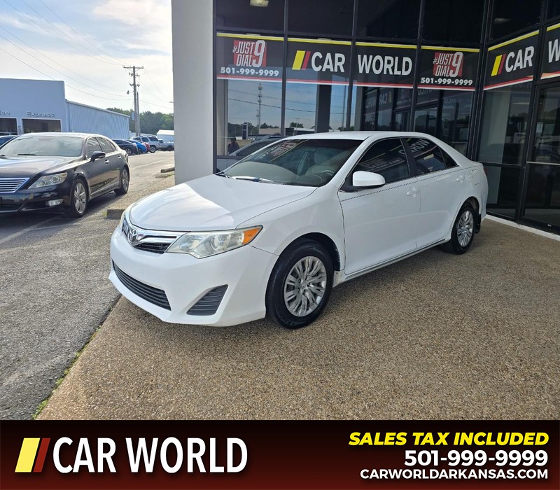Toyota Camry Vehicle Full-screen Gallery Image 3