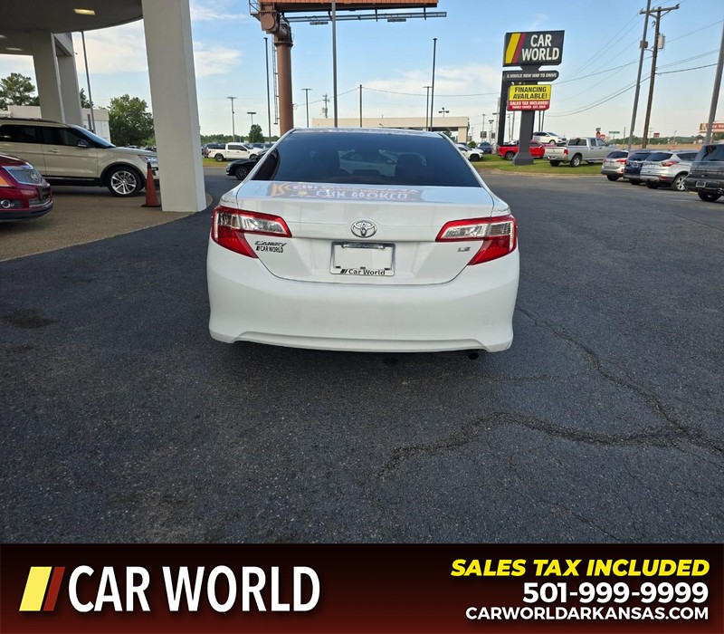 Toyota Camry Vehicle Full-screen Gallery Image 5