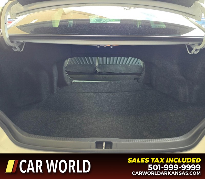 Toyota Camry Vehicle Full-screen Gallery Image 14