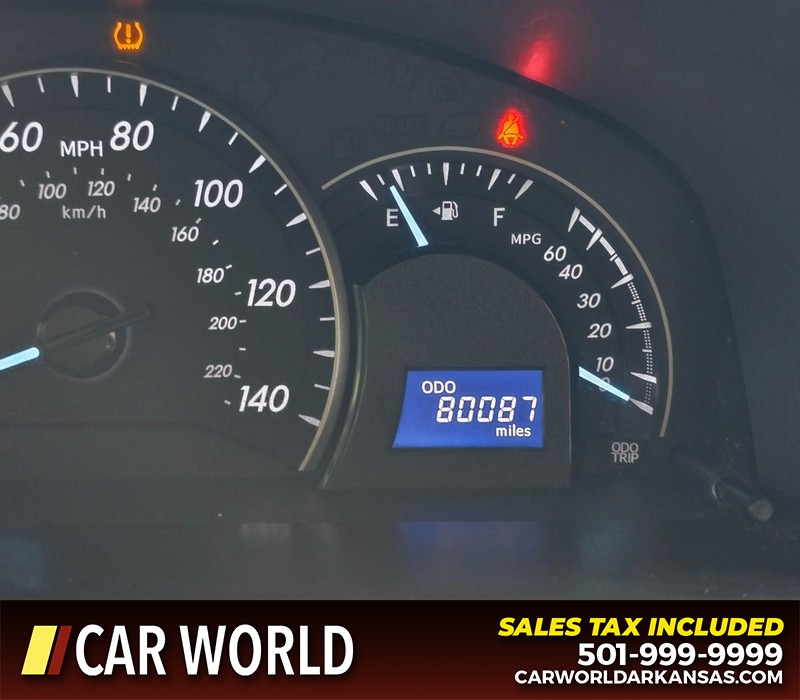 Toyota Camry Vehicle Full-screen Gallery Image 16