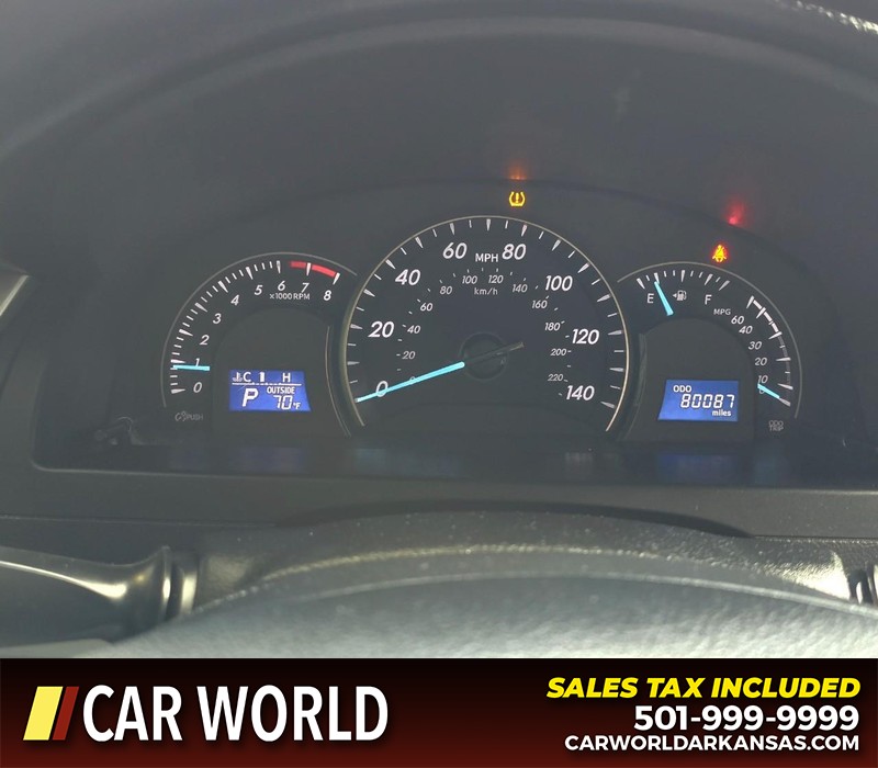 Toyota Camry Vehicle Full-screen Gallery Image 17