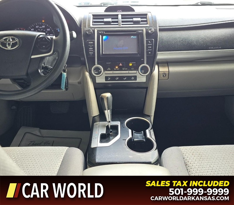 Toyota Camry Vehicle Full-screen Gallery Image 18