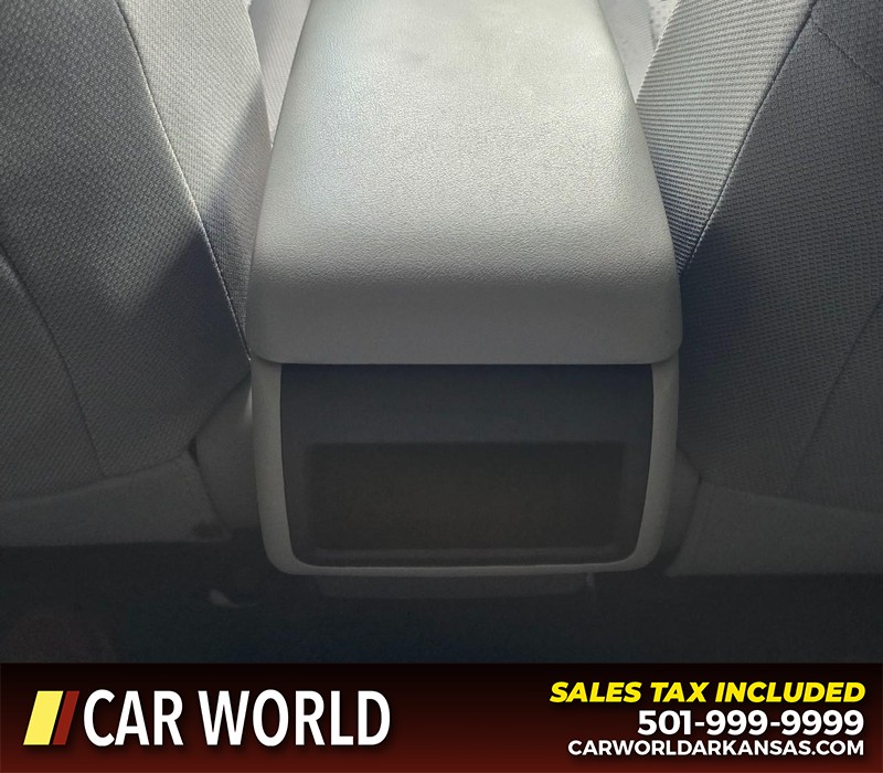Toyota Camry Vehicle Full-screen Gallery Image 19