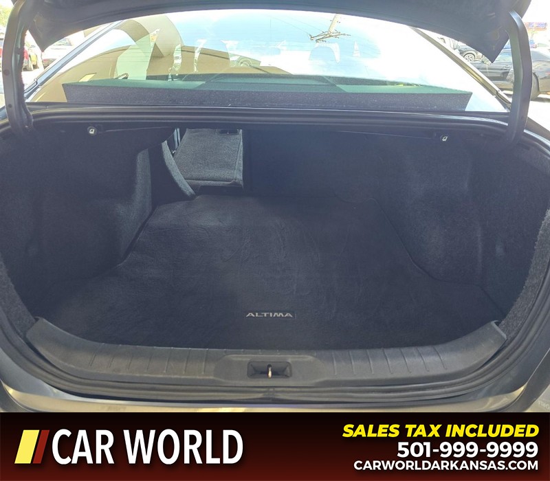 Nissan Altima Vehicle Full-screen Gallery Image 14