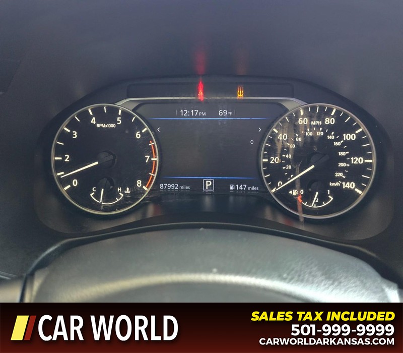 Nissan Altima Vehicle Full-screen Gallery Image 17