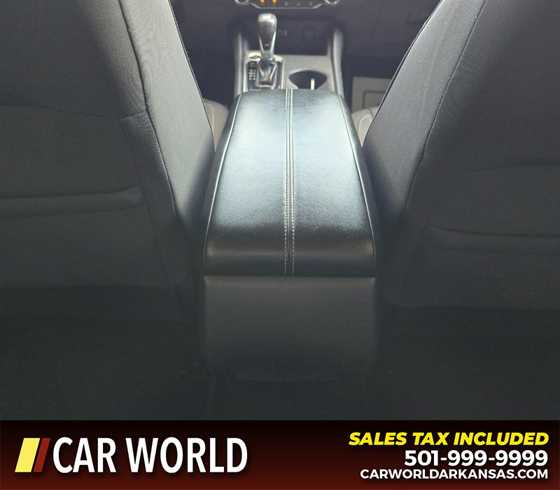 Nissan Altima Vehicle Full-screen Gallery Image 19