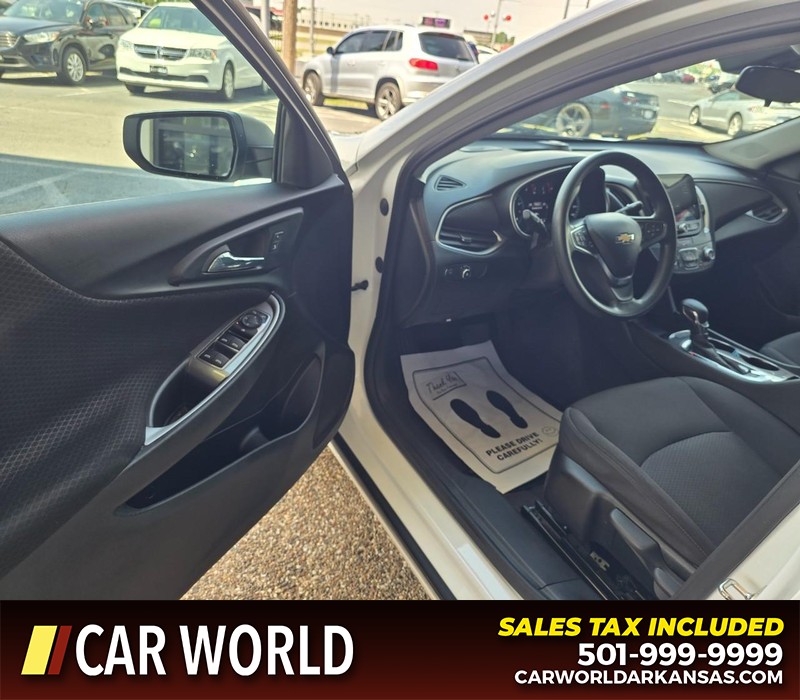 Chevrolet Malibu Vehicle Full-screen Gallery Image 7