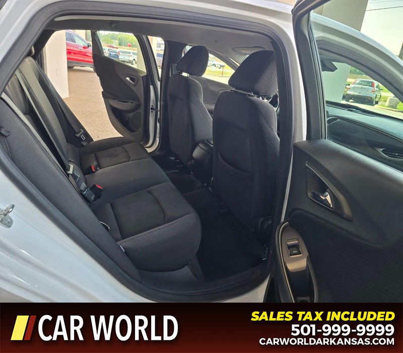 Chevrolet Malibu Vehicle Full-screen Gallery Image 12