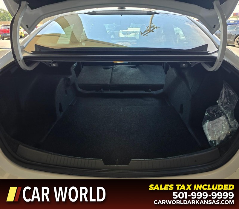Chevrolet Malibu Vehicle Full-screen Gallery Image 14