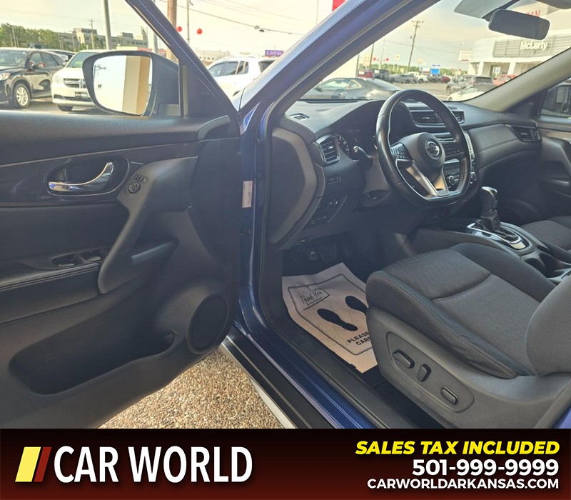Nissan Rogue Vehicle Full-screen Gallery Image 7