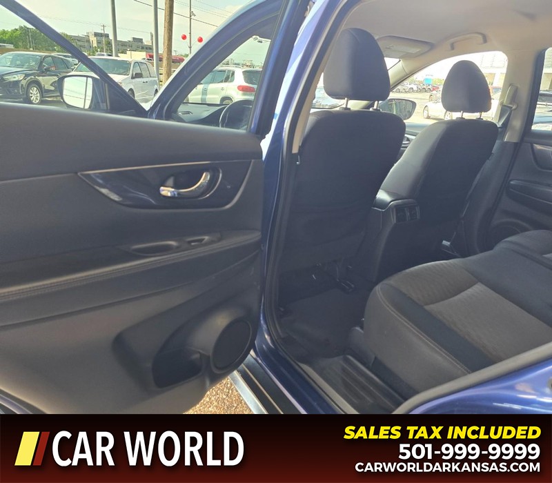 Nissan Rogue Vehicle Full-screen Gallery Image 9