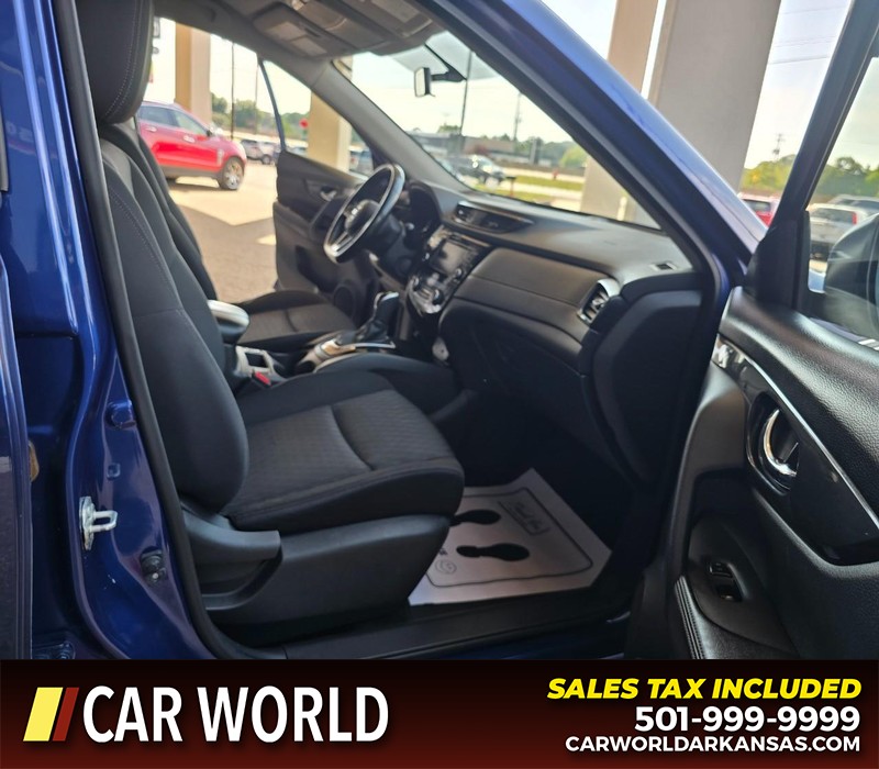 Nissan Rogue Vehicle Full-screen Gallery Image 11