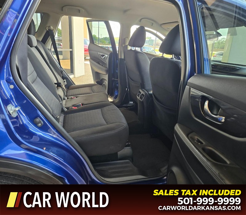 Nissan Rogue Vehicle Full-screen Gallery Image 12