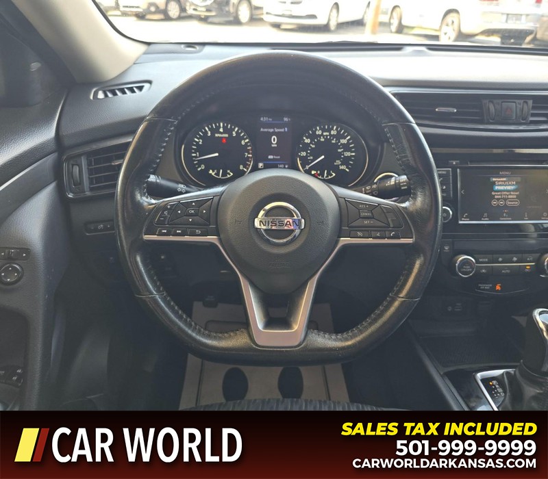Nissan Rogue Vehicle Full-screen Gallery Image 15