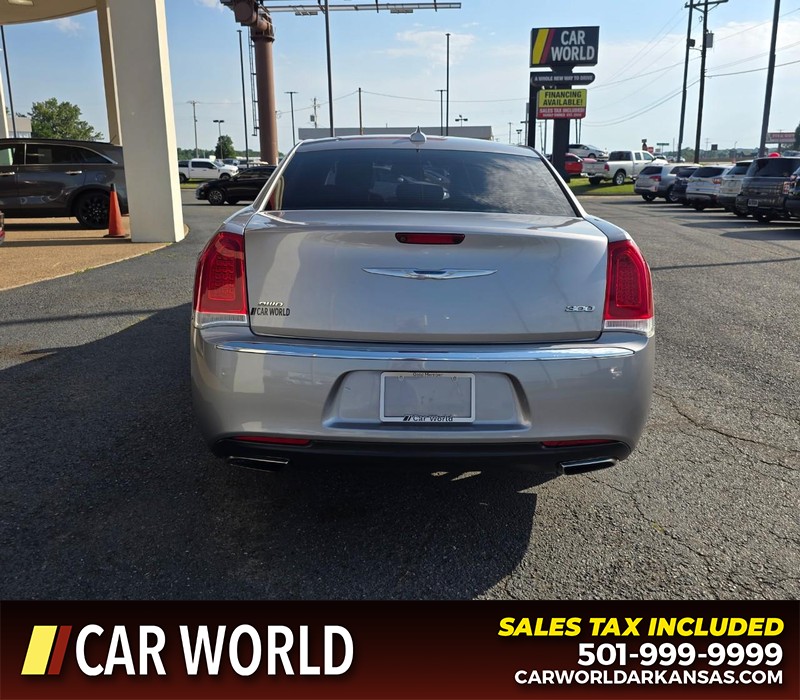 Chrysler 300 Vehicle Full-screen Gallery Image 5