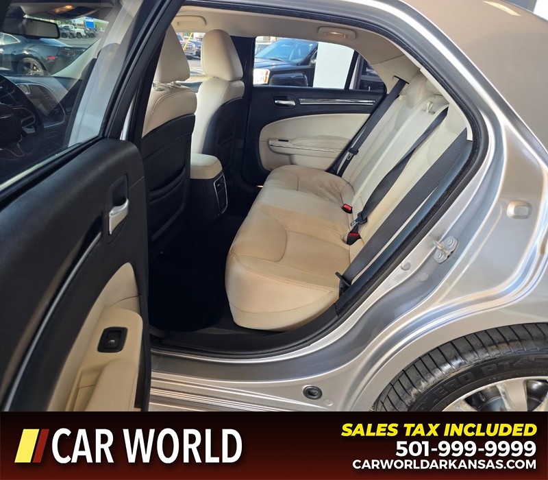 Chrysler 300 Vehicle Full-screen Gallery Image 10