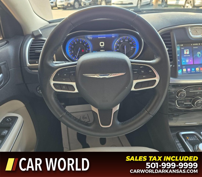 Chrysler 300 Vehicle Full-screen Gallery Image 15