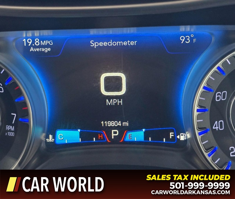 Chrysler 300 Vehicle Full-screen Gallery Image 16