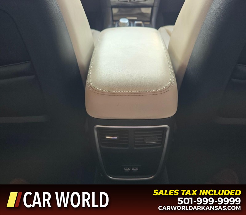 Chrysler 300 Vehicle Full-screen Gallery Image 19