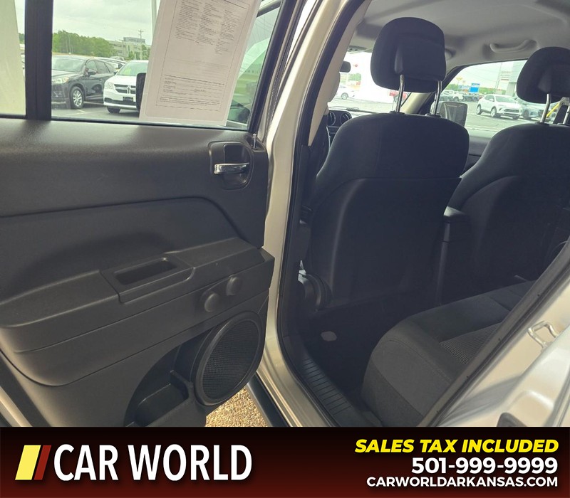 Jeep Patriot Vehicle Full-screen Gallery Image 9