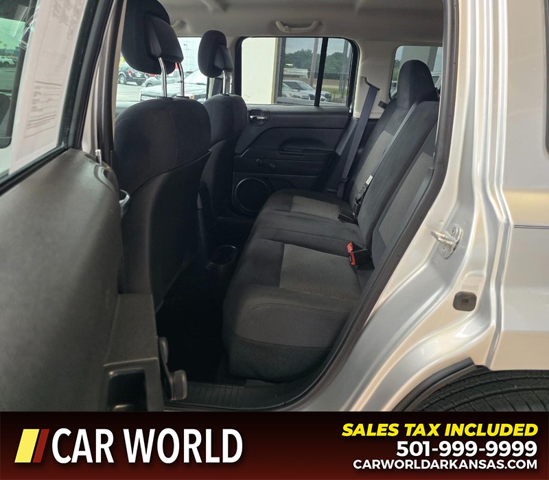 Jeep Patriot Vehicle Full-screen Gallery Image 10