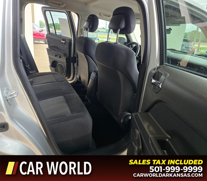 Jeep Patriot Vehicle Full-screen Gallery Image 12