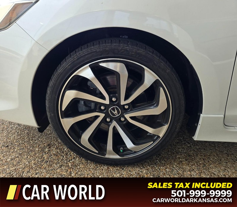 Acura ILX Vehicle Full-screen Gallery Image 6