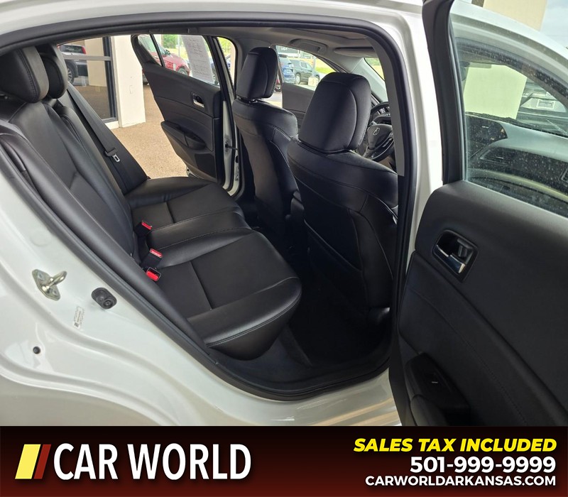Acura ILX Vehicle Full-screen Gallery Image 12
