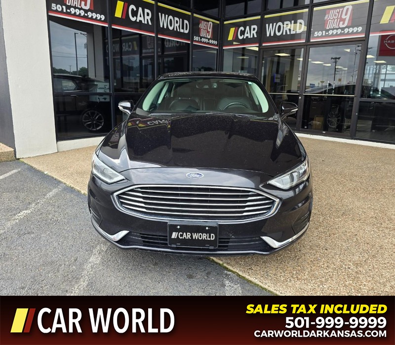 Ford Fusion Vehicle Full-screen Gallery Image 2