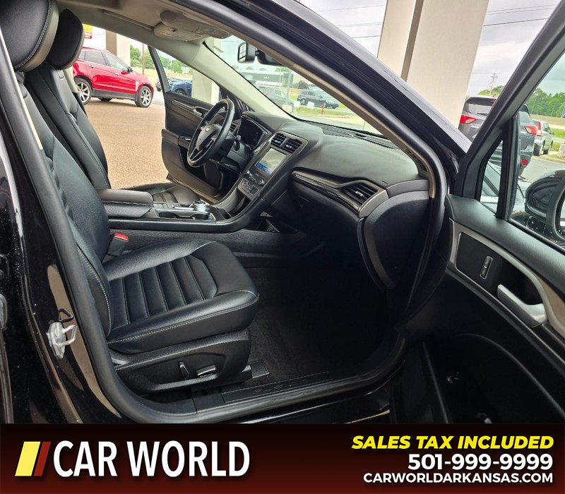 Ford Fusion Vehicle Full-screen Gallery Image 11