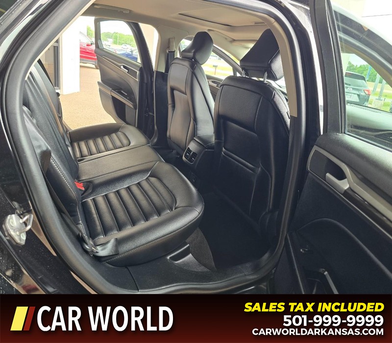 Ford Fusion Vehicle Full-screen Gallery Image 12