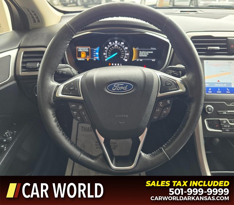 Ford Fusion Vehicle Full-screen Gallery Image 15
