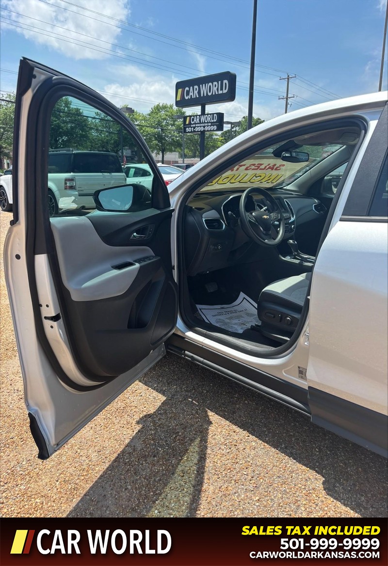 Chevrolet Equinox Vehicle Full-screen Gallery Image 12