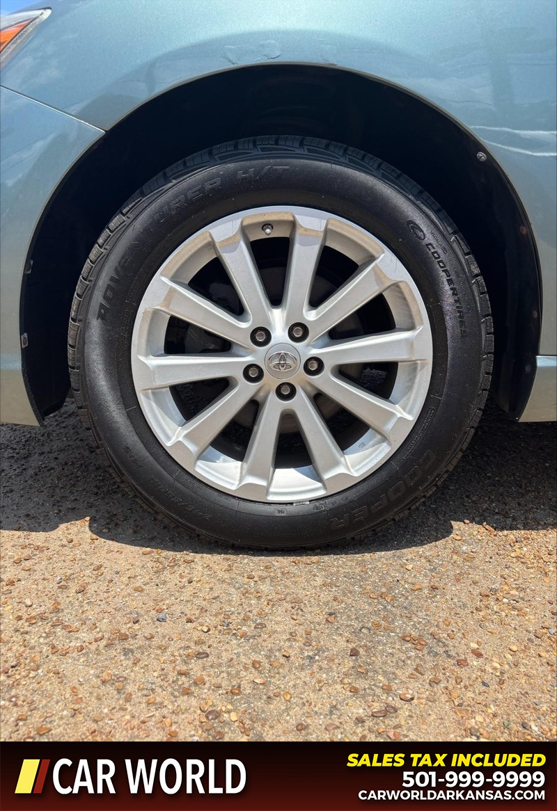 Toyota Venza Vehicle Full-screen Gallery Image 11