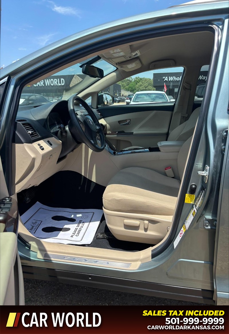 Toyota Venza Vehicle Full-screen Gallery Image 13