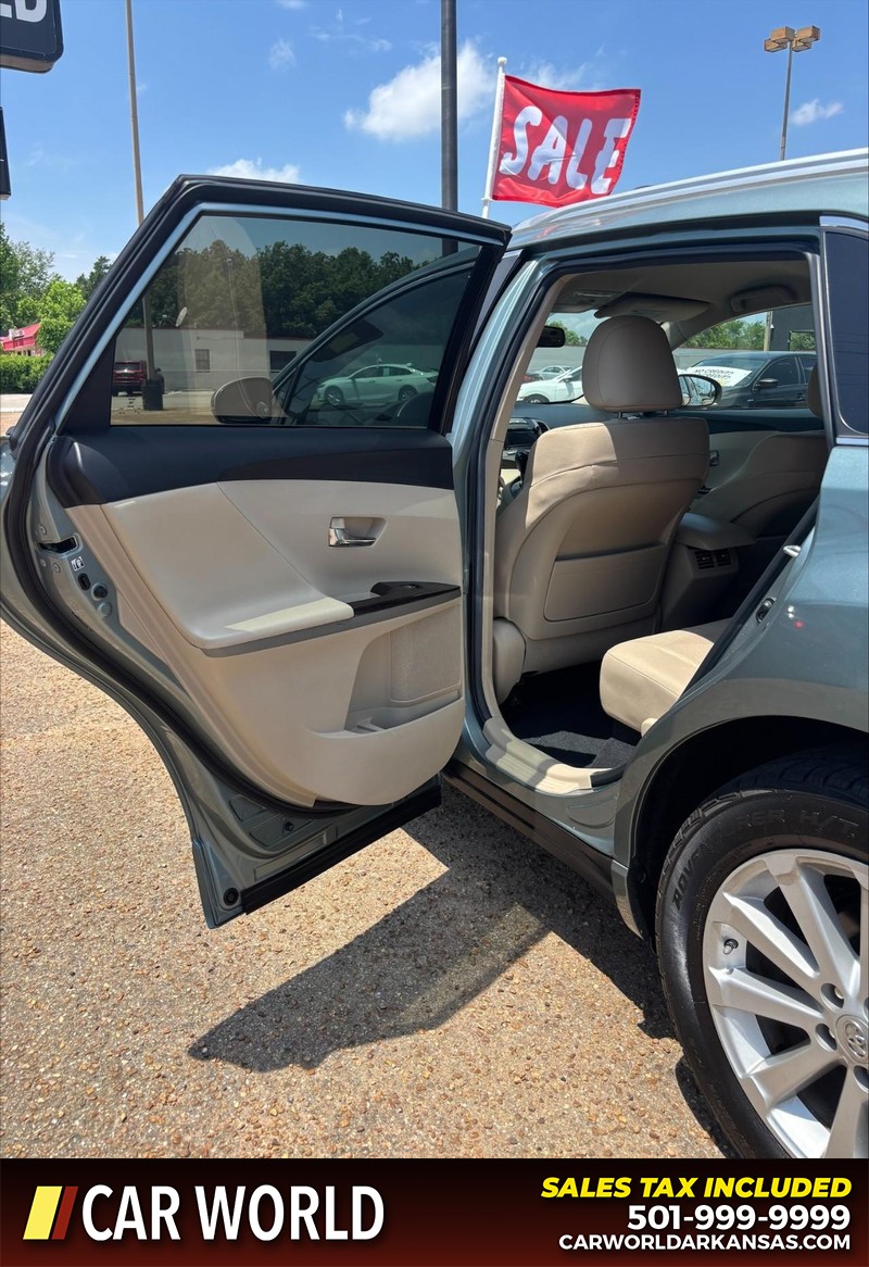Toyota Venza Vehicle Full-screen Gallery Image 14