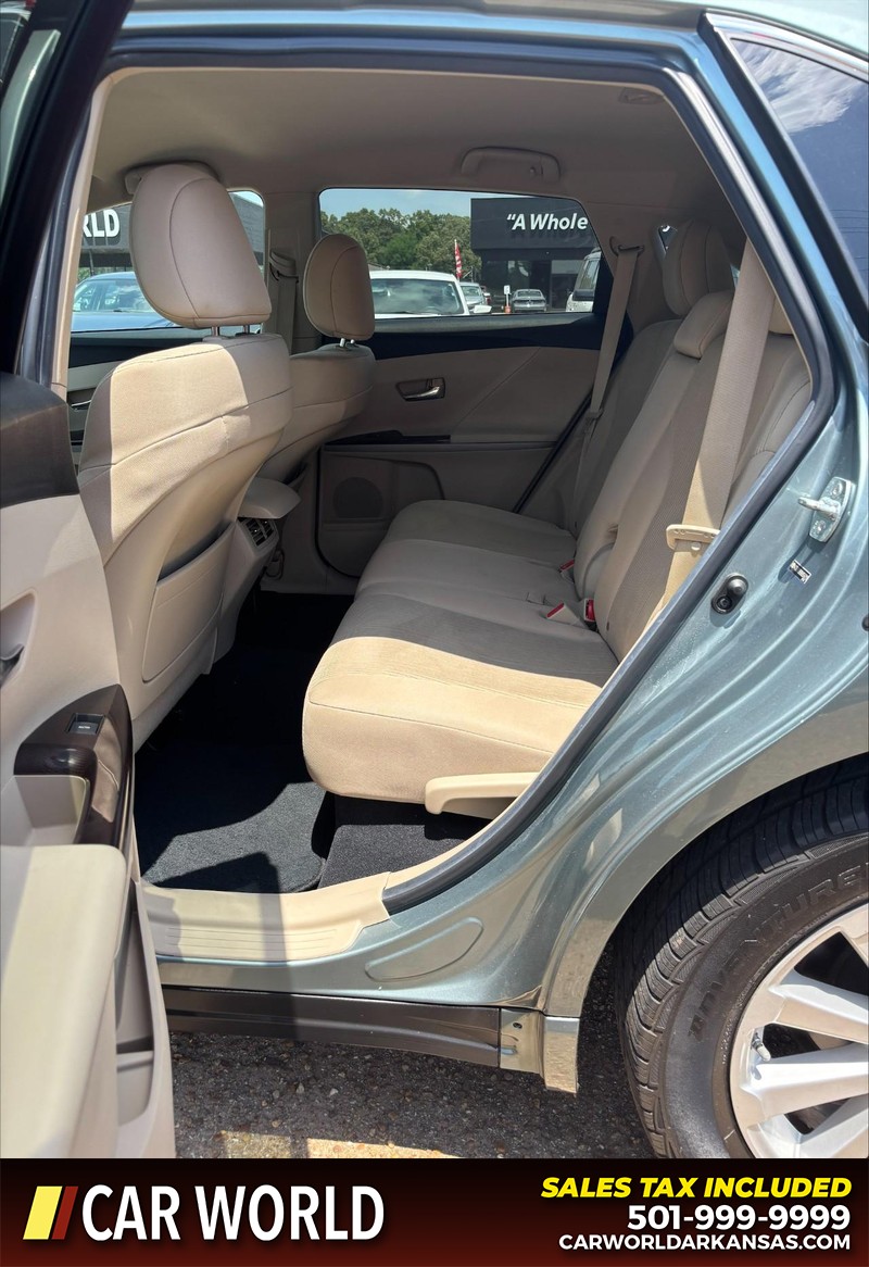 Toyota Venza Vehicle Full-screen Gallery Image 15