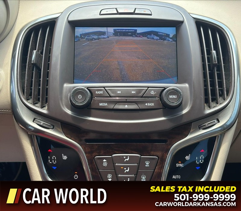 Buick LaCrosse Vehicle Full-screen Gallery Image 17
