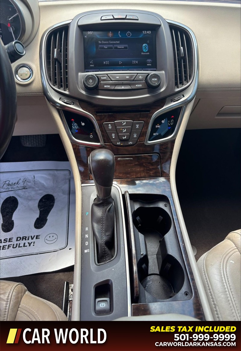Buick LaCrosse Vehicle Full-screen Gallery Image 18
