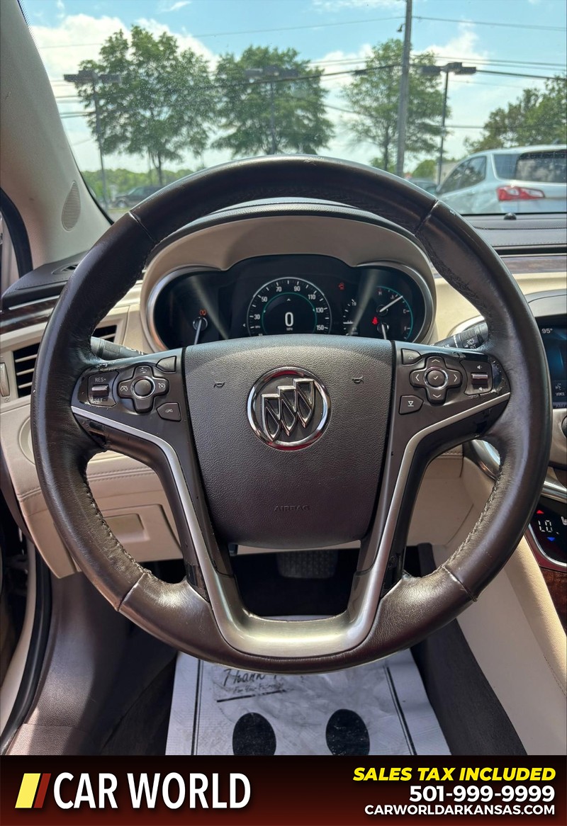 Buick LaCrosse Vehicle Full-screen Gallery Image 19
