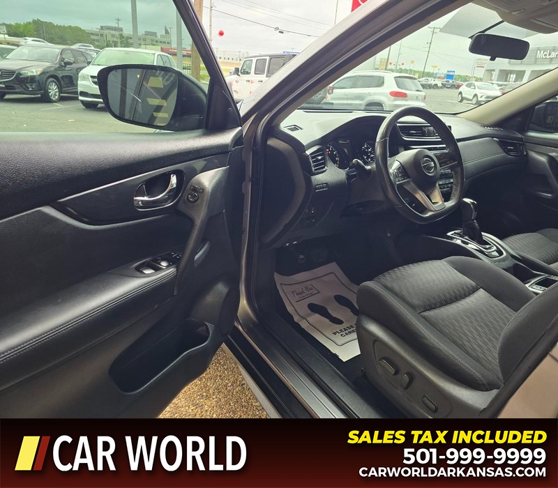Nissan Rogue Vehicle Full-screen Gallery Image 7